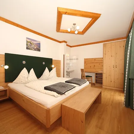 Pension-Greimelbacherhof Guest house